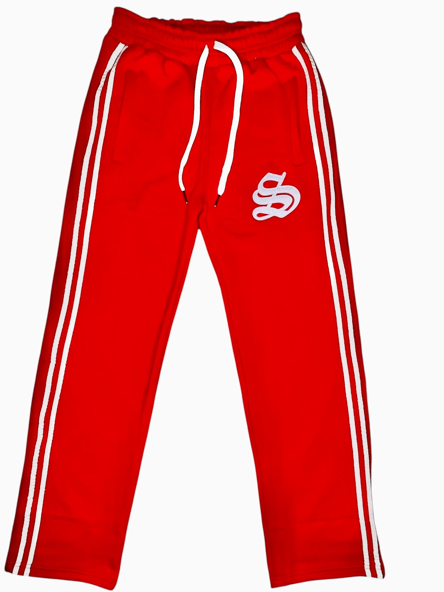 CROPPED RED HOODIE & SWEATPANTS.